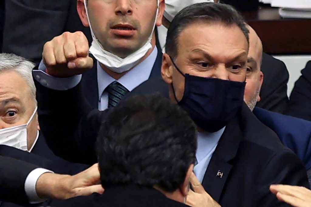 Alpay Özalan, kodu mu oturttu! O isim, bu kapaktan sonra bir daha kendine gelemez