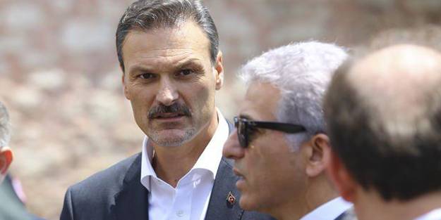 Alpay Özalan'dan Ahmet Davutoğlu'na 'cahil' tepkisi