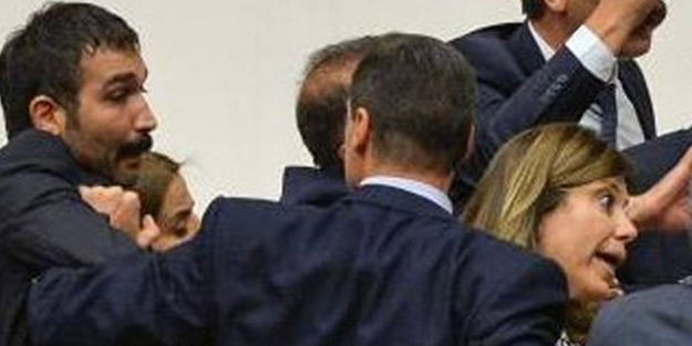 Alpay Özalan'ın Barış Atay'ın aklını aldığı an!