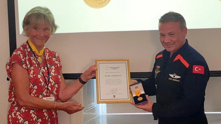 Alper Gezeravcı'ya İsveç’ten altın madalya