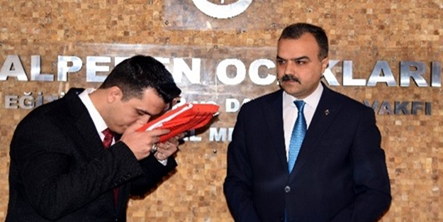 Alperen Ocakları'nda bayrak değişimi