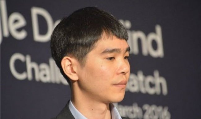 AlphaGo, go efsanesi Lee Sedol'u yendi