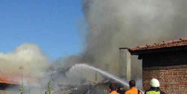 Alt katı depo olan evde yangın