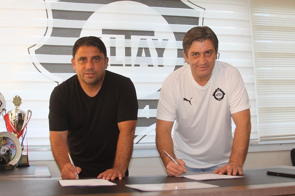Altay, futbol okullarının bir yenisini Salihli’de açtı 