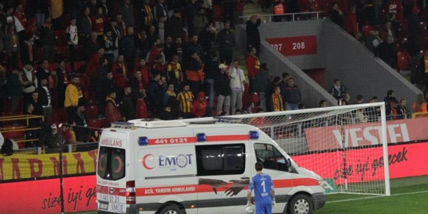 Altay tribününden Göztepe tribünlerine atılan işaret fişeğinin görüntüsü!