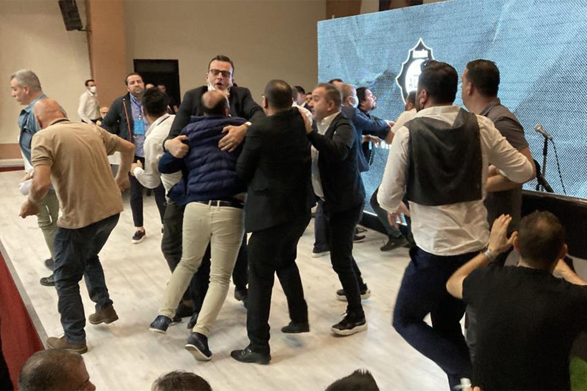 Altay'ın olağanüstü kongresinde yumruklaşma!