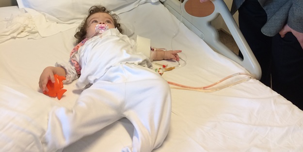 Altı aylık bebeğin böbreğinde taş çıktı