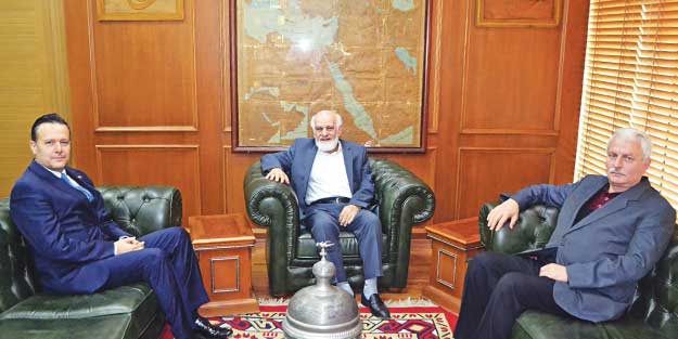 Altıeylül adayı Mesut Eray’dan Akit’e ziyaret