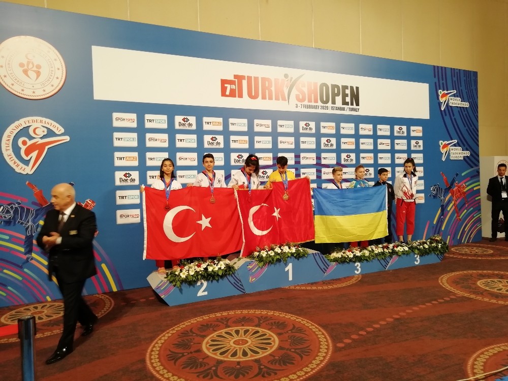 Altıeylül’lü Taekwondocular başarıya doymuyor 