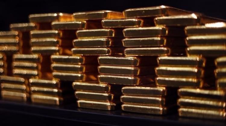 Altın 9 ayda ilk kez 1.300 doları geçti