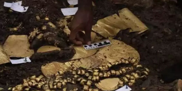 Altın dolu mezar bulundu