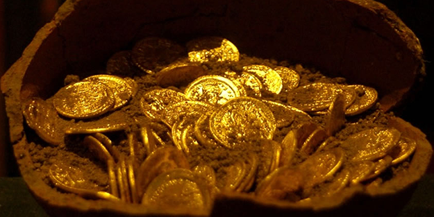 Altın hazinesi bulundu! Şans eseri duvardan altın yağmaya başladı