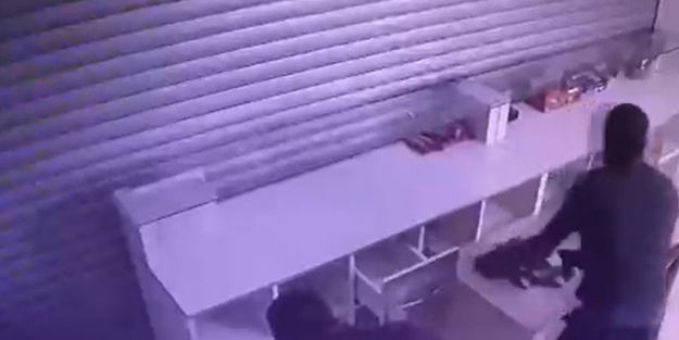 Altın için İstanbul'da okula giren hırsızlar bilgisayar ve televizyon çaldı! Pişkin tavırlarıyla dikkat çektiler