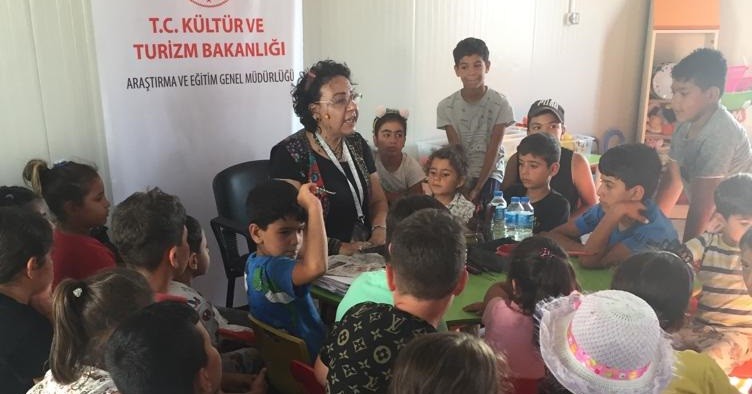 Altın kalpli çocuklara uzanan altın eller