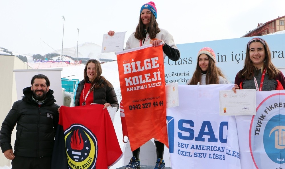 Altın madalya Ceren’in 