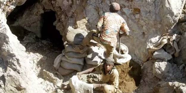 Altın madeninde meydana gelen göçükte 31 kişi öldü