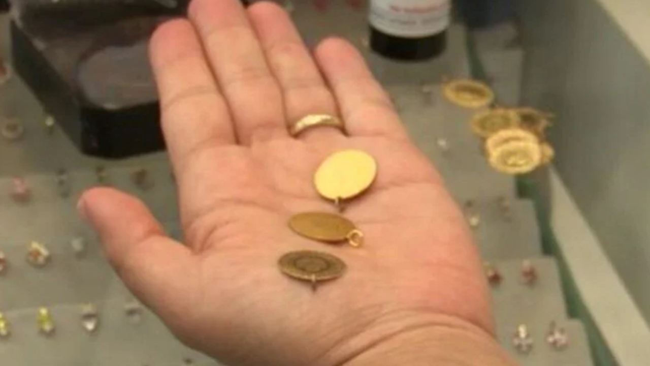 Altın piyasası karıştı! Kuyumcuya giden şok oluyor: Bu çeyrekleri kimse bozmuyor!