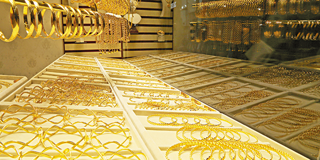 Altın sert düştü