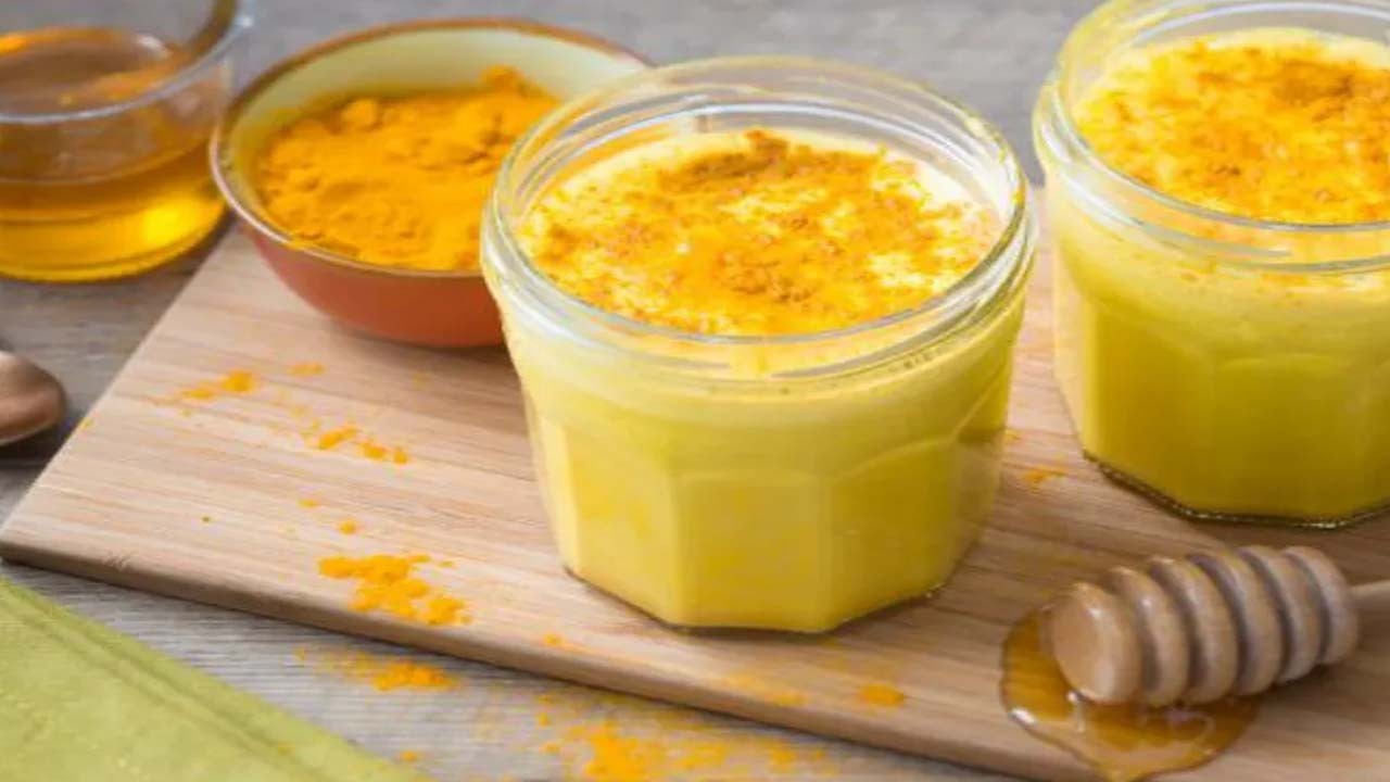 Hem öksürüğü hem de bronşiti anında söküp atıyor! Altın süt: Evde şipşak hazırlanıyor