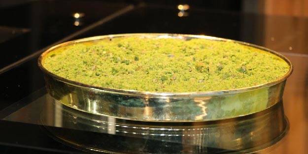 Altın tepside baklava 2,5 milyon lira