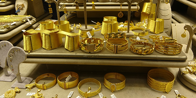 Altın uçunca kuyumcular doldu taştı! Kuyumcu esnafı altının sene sonunda göreceği rakamı açıkladı