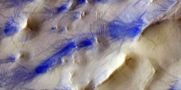 Altında su mu var? Mars yüzeyinin daha önce hiç görülmemiş görüntüleri!