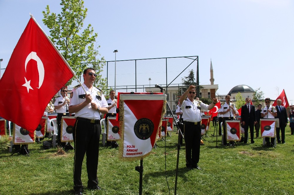 Altındağ Belediyesi ve Polis Akademisinden bandolu 19 Mayıs kutlaması 