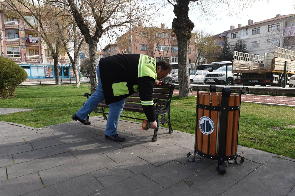 Altındağ’da parklardaki banklar kaldırıldı 
