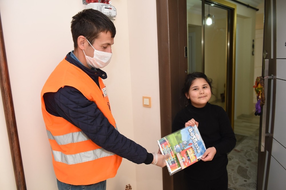 Altındağlı çocuk ve gençlerin evlerine kitap hizmeti 