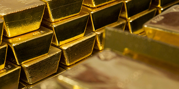 Altını olanlar bu habere aman dikkat! Ünlü banka altın tahminini apar topar güncelledi