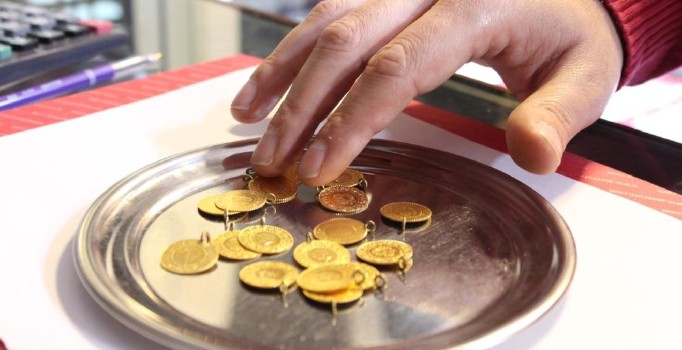 Altının gramı piyasaya 243 liradan başladı