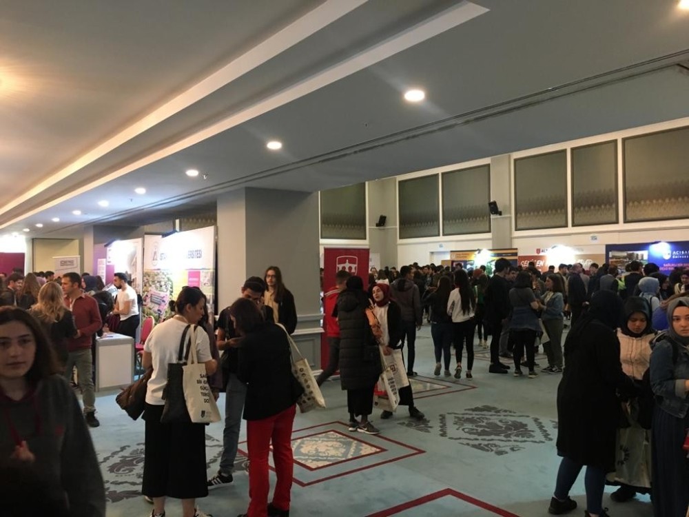 Altınküre lisesi öğrencileri üniversite stantlarını gezdi 