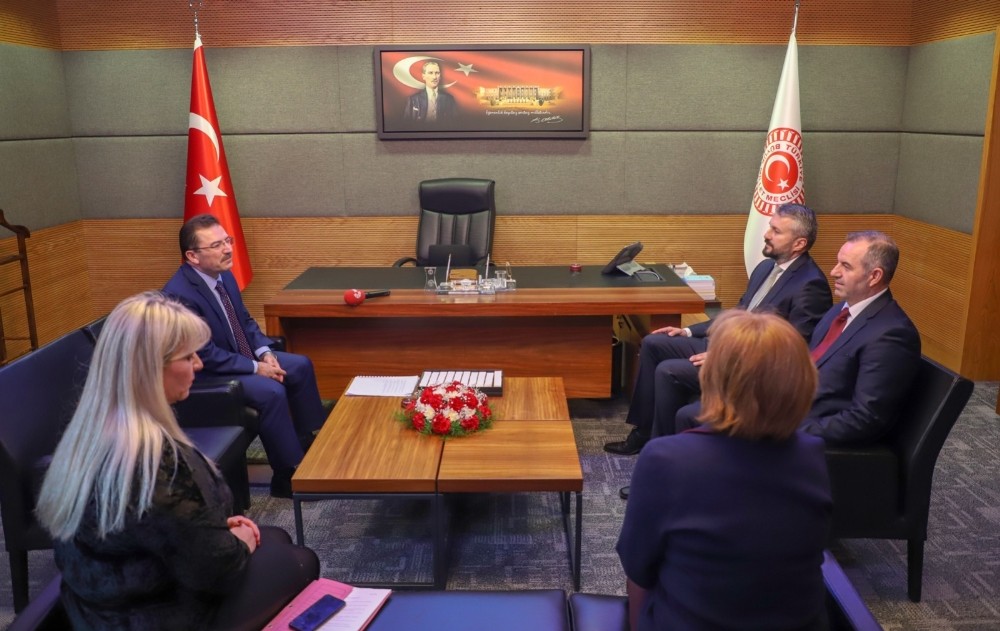 Altınok Romanya’nın Ankara Büyükelçisi Gabriel Şopanda’yı TBMM’de kabul etti 