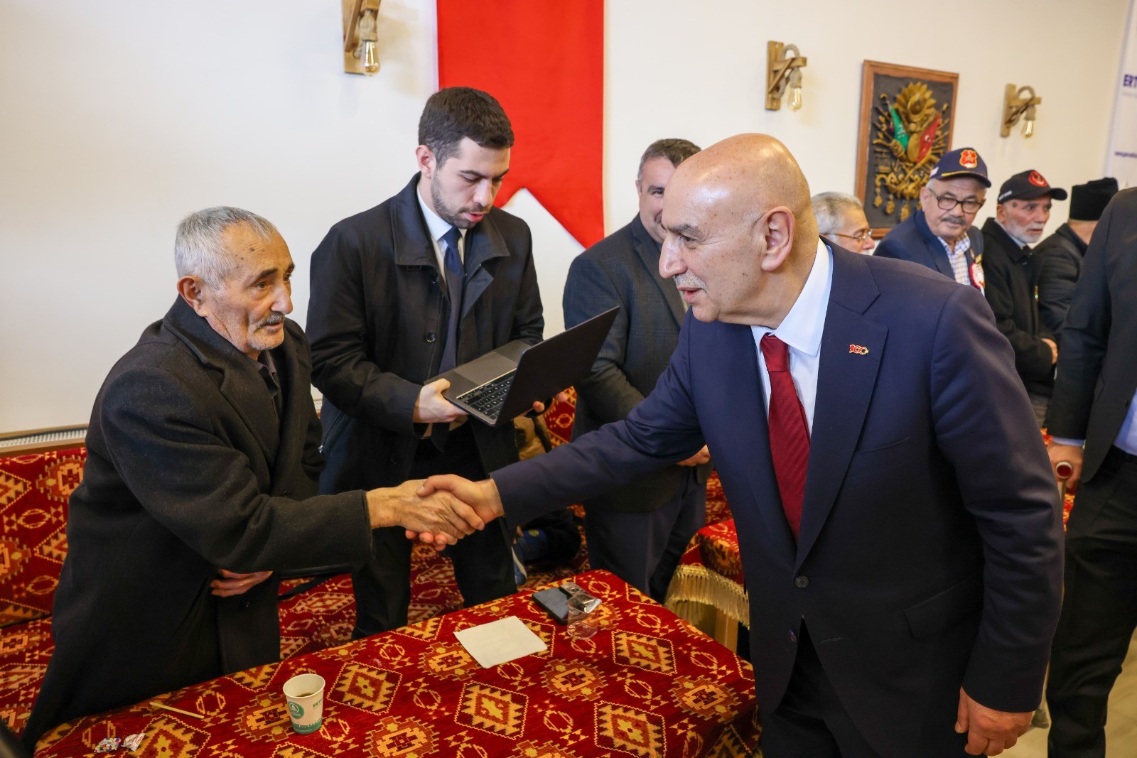 Altınok'tan şehit ve gazi ailelerine otel sözü