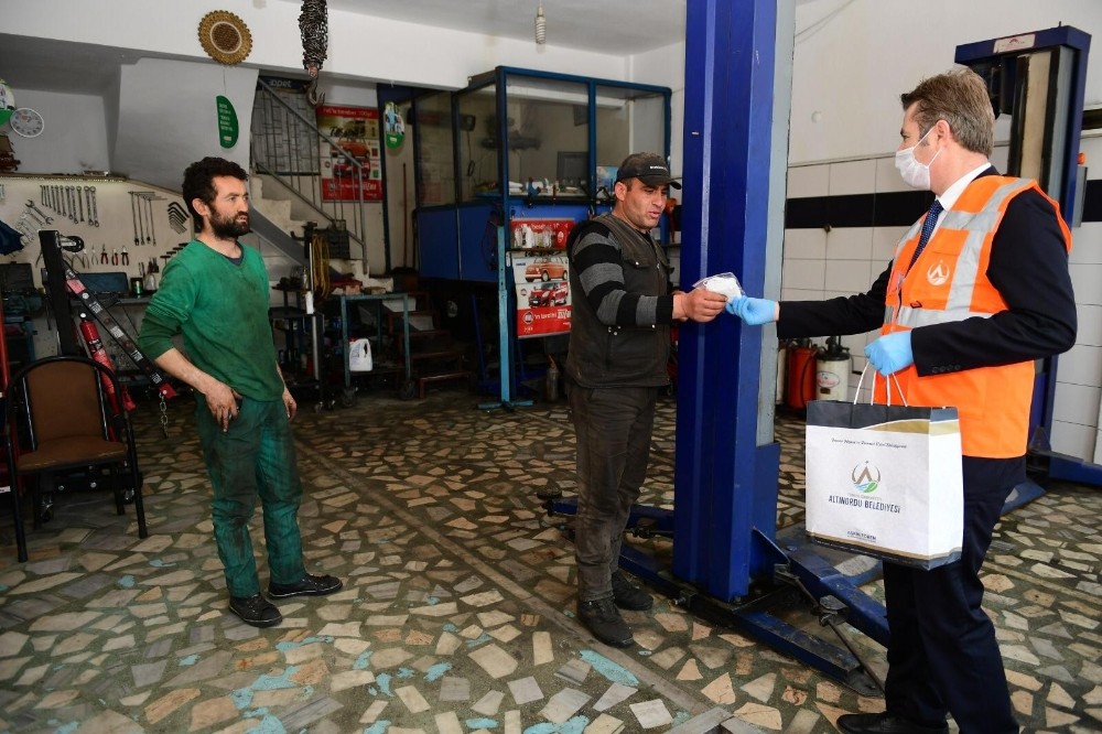 Altınordu Belediyesi 200 bin maske dağıttı 