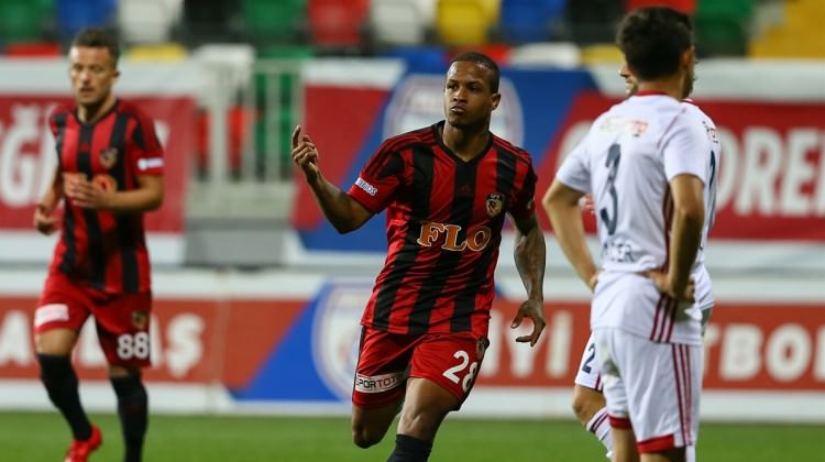 Altınordu evinde 2-0 yenildi