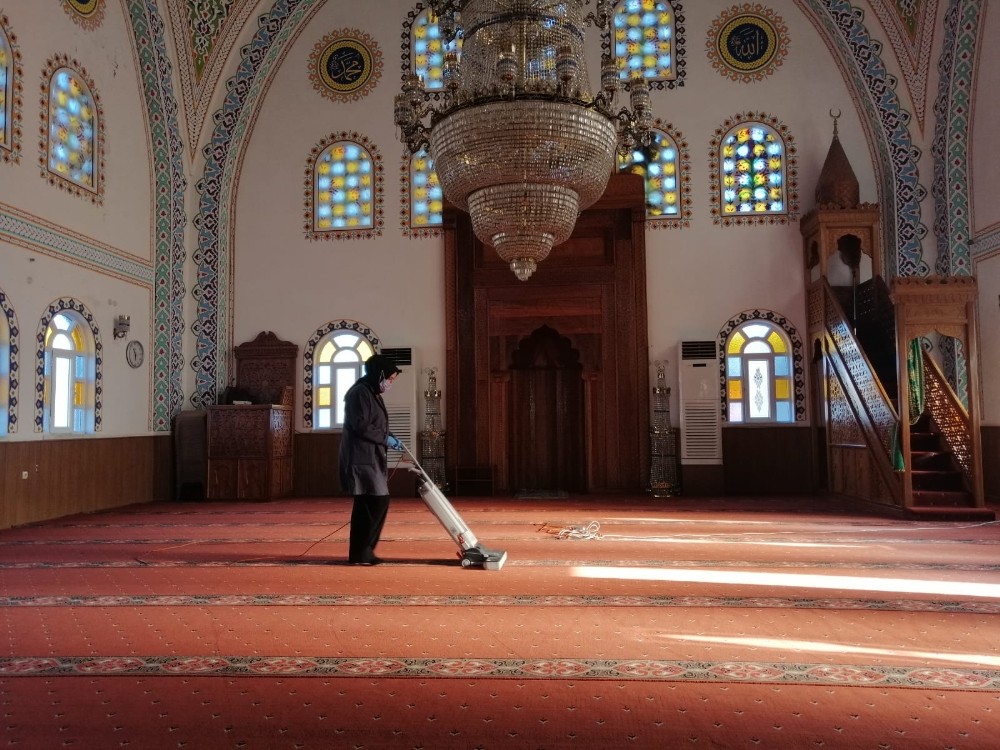 Altınordu’da camiler cumaya hazırlanıyor 
