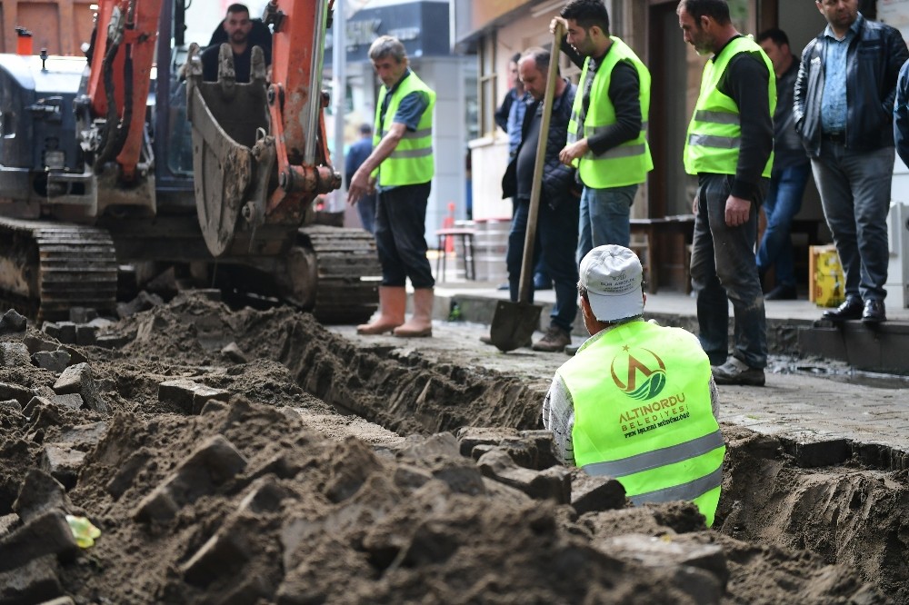 Altınordu’da yağmur suyu hatları yenileniyor 