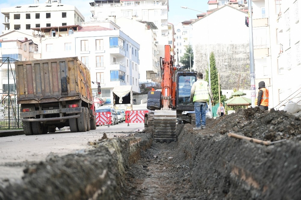 Altınordu’nun en büyük mahallesinde yağmur suyu hatları yenileniyor 