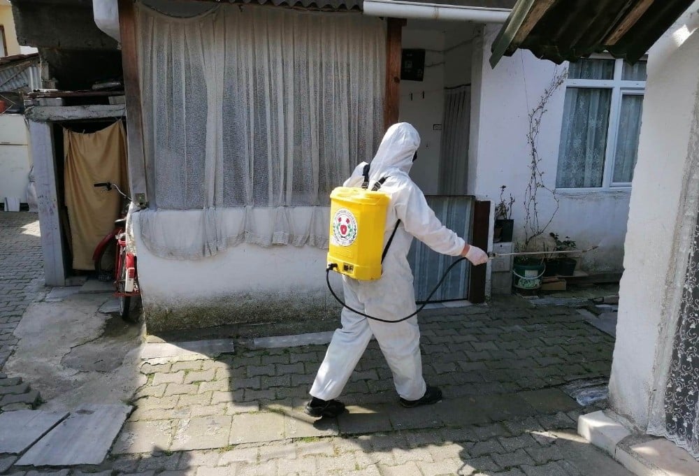 Altınova’da ilaçlanmadık yer kalmıyor 