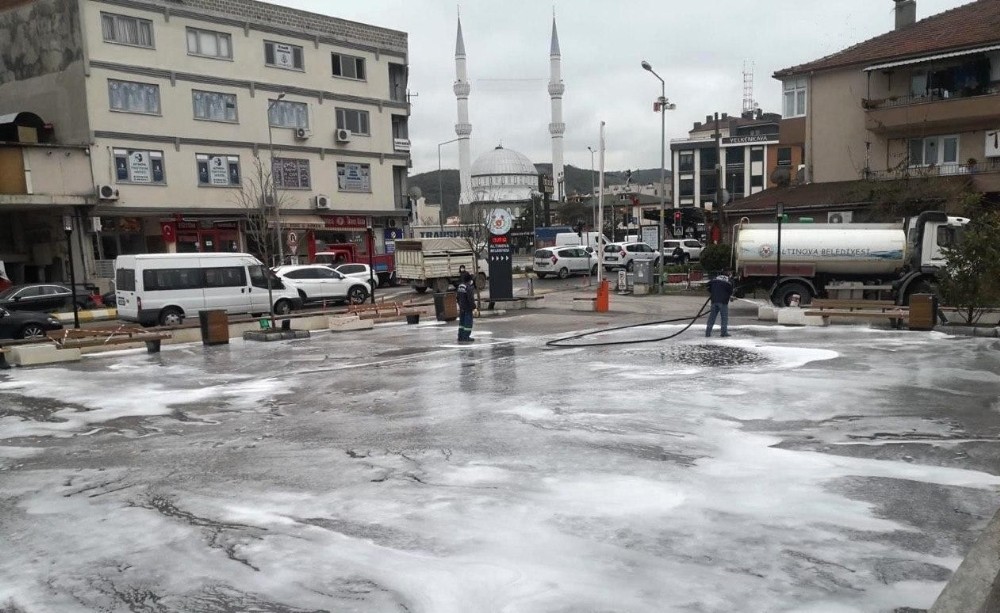Altınova’da yollar pırıl pırıl 