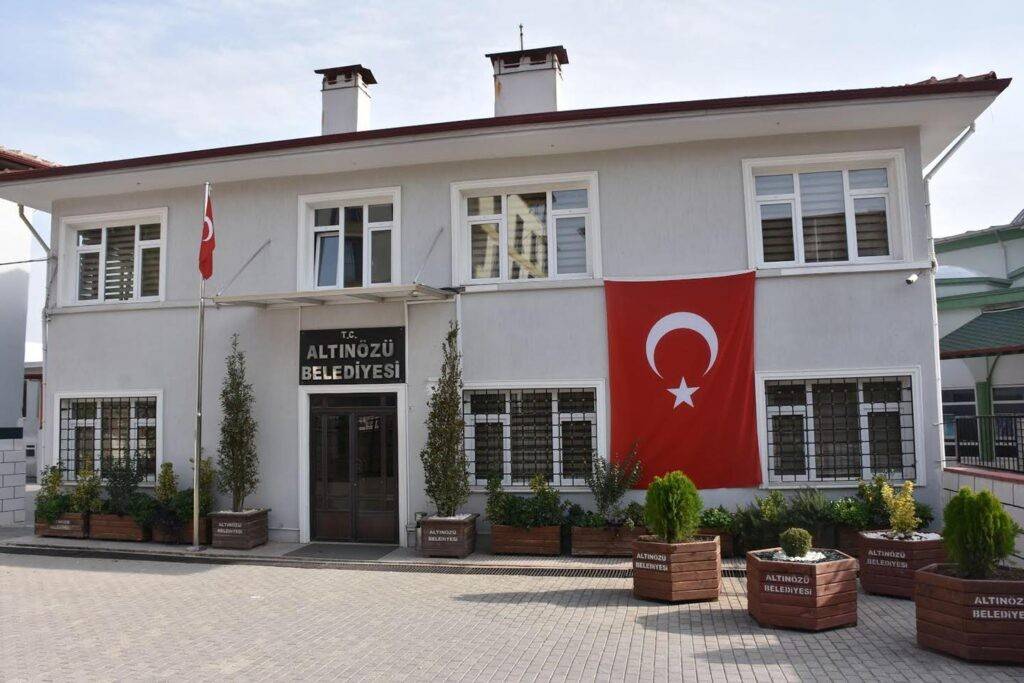Altınözü Belediyesi ticari alanları kiraya verecek