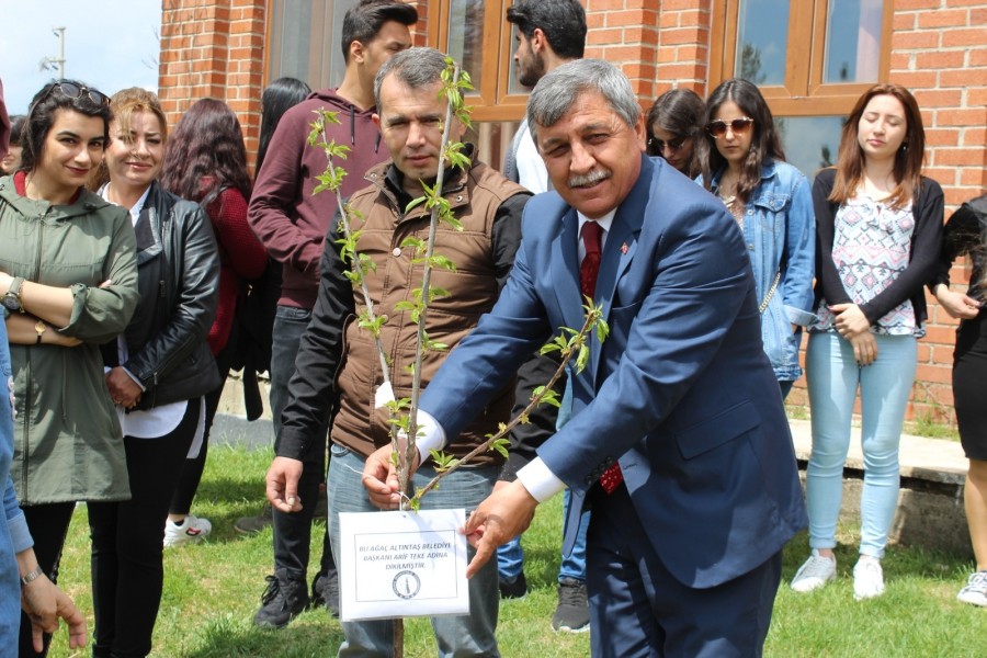 Altıntaş MYO’da ’Senin de dikili bir ağacın olsun’ kampanyası 