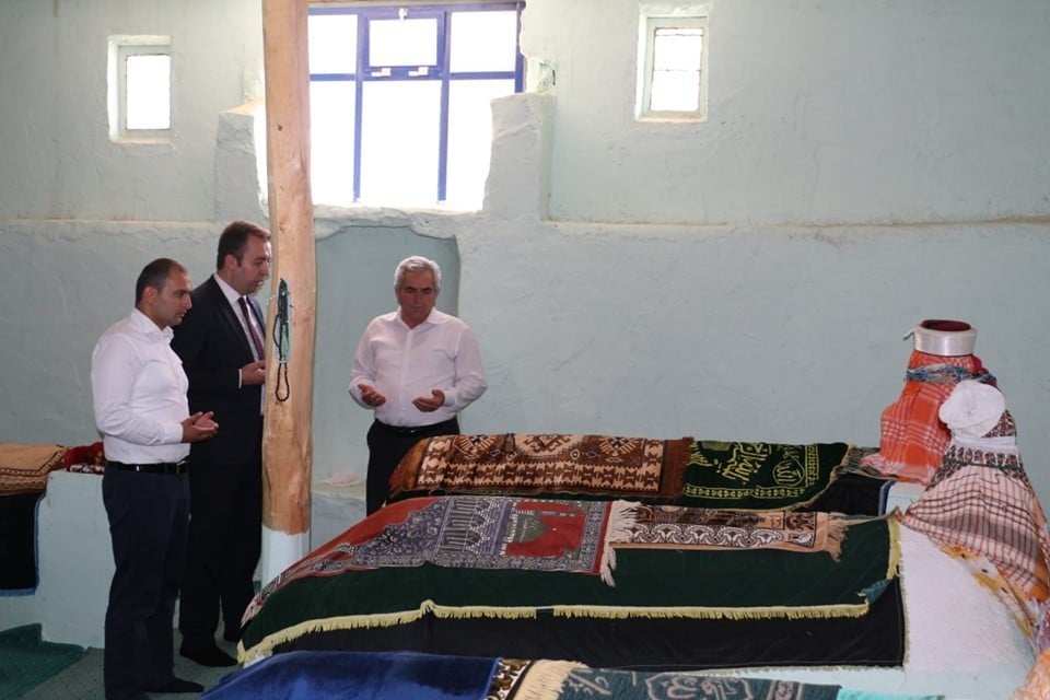 Altıntaş ve Dumlupınar protokolü türbe ziyareti gerçekleştirdi 