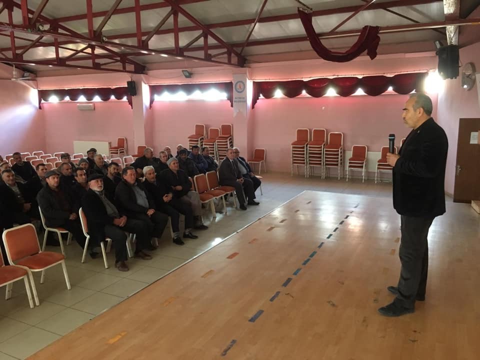 Altıntaş’ta çiftçilere ’’Bor gübresi’’ anlatıldı 