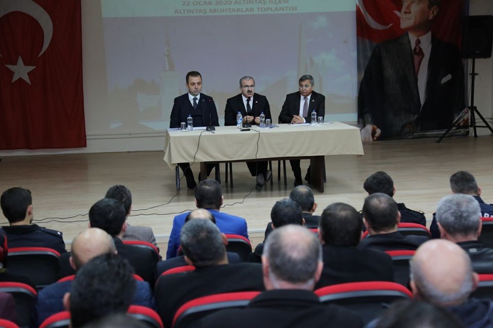 Altıntaş’ta muhtarlar toplantısı 