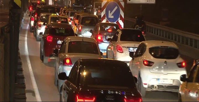 Altunizade Uzunçayır kavşagında onarım çalışması