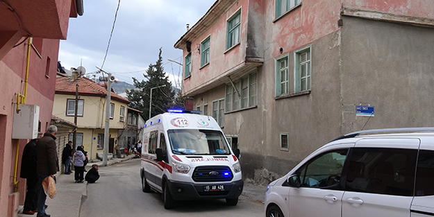 Alzeimer hastası yaşlı adam evde ölü bulundu