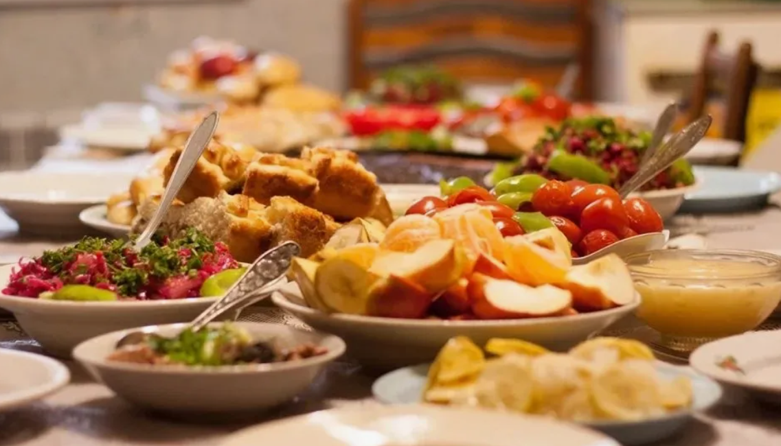 Aman dikkat! Ayıla bayıla yiyoruz ama böbrekleri diyalize sürüklüyor! Her sofrada var, ömrü 10 yıl kısaltıyor