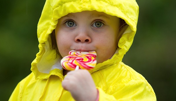 Aman dikkat! Çocukları 2 yaşından önce bu gıdalarla tanıştırmayın
